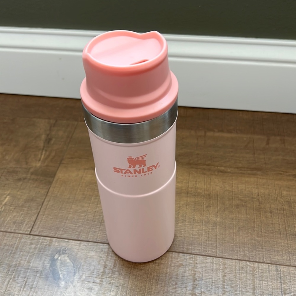 Stanley trigger coffee mug.  Brand new without box. Peach/Soft Pink
